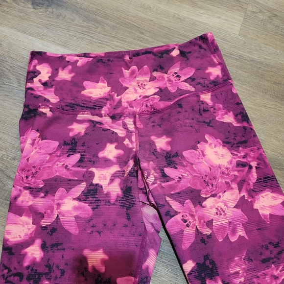 Old Navy Active Go-Dry Leggings - Picture 3 of 5